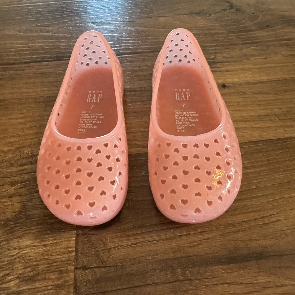Pink heart jelly shoes